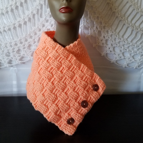 Scarf, Cowl - Picture 1 of 2